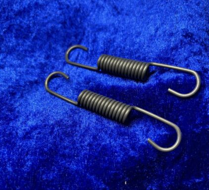 3C - Brake Shoe Springs (PAIR).  151654701     /     15-15-547-01