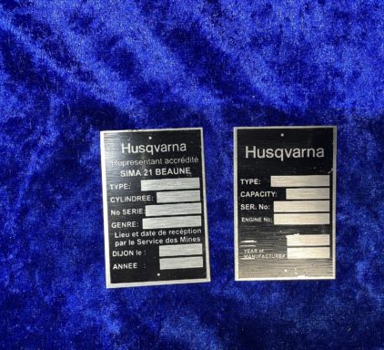 VIN plate in French or English.